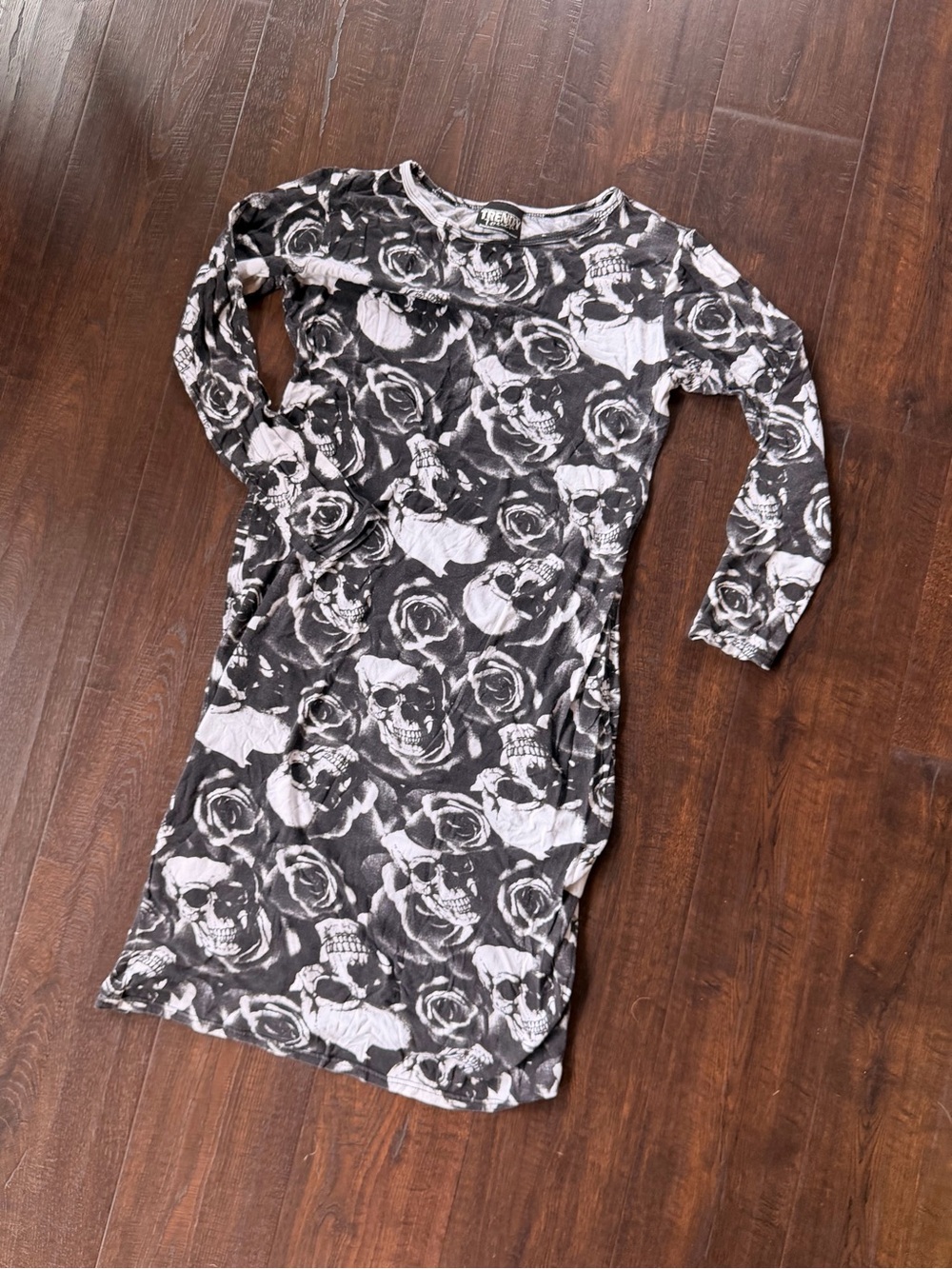 Long Sleeve Skull & Rose Bodycon Dress - Black and White